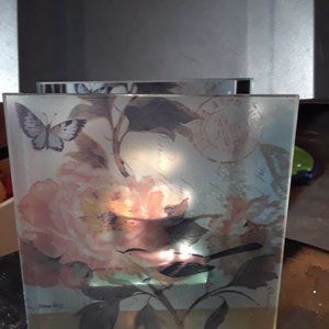 Tealight candle holder